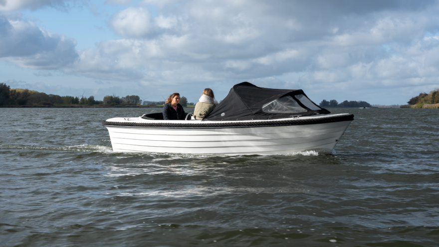 Basis sloep 6 personen huren in de Biesbosch
