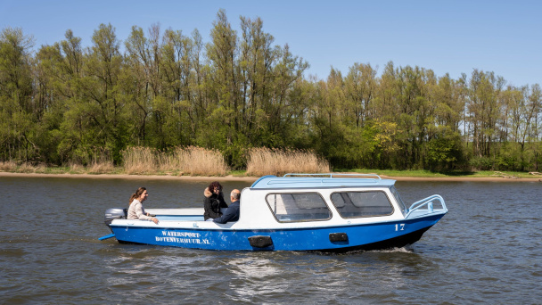 Kleine kajuitboor huren Biesbosch | Watersport Botenverhuur